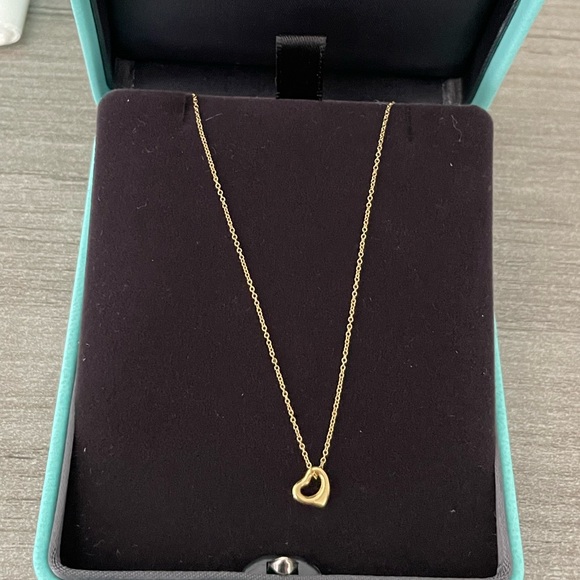 18k gold Tiffany & Co. Open Heart Pendant in 18k Yellow Gold, 7 mm (mini) - Picture 7 of 16